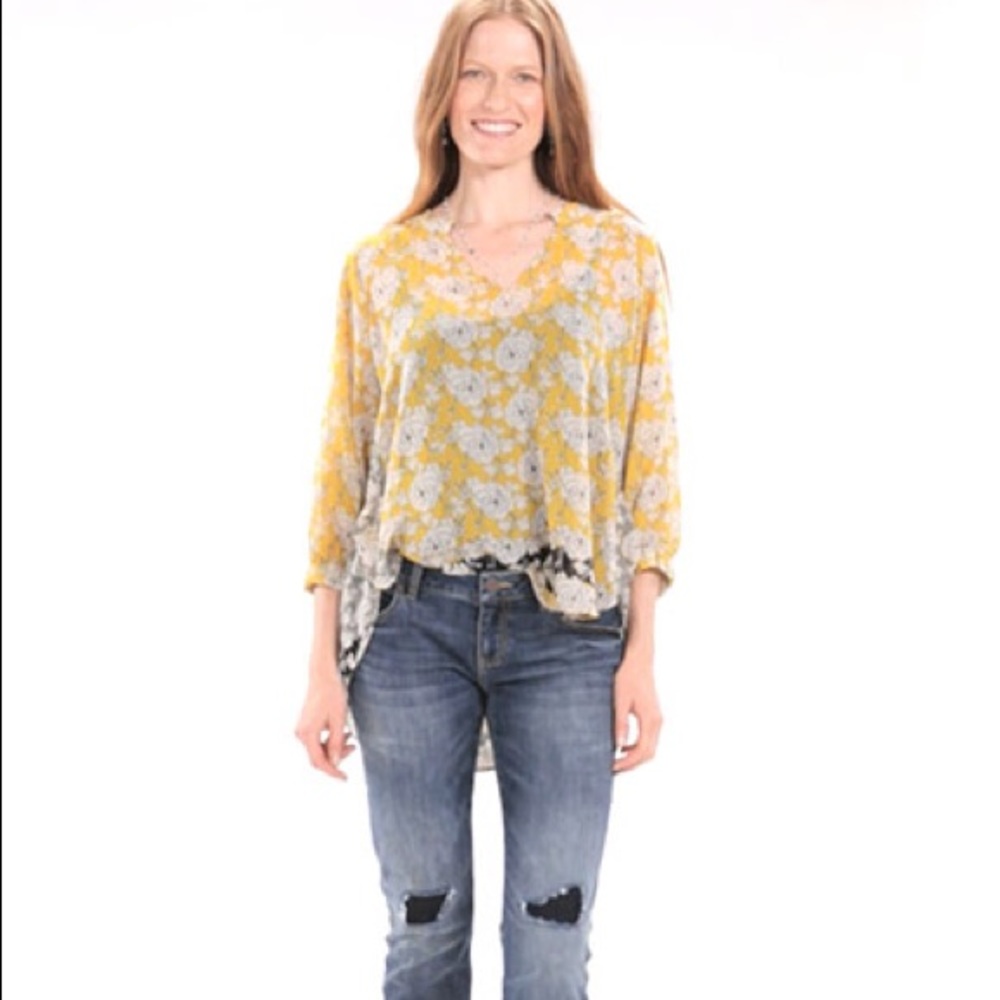 CAbi Spring 2020 Gather Blouse size medium